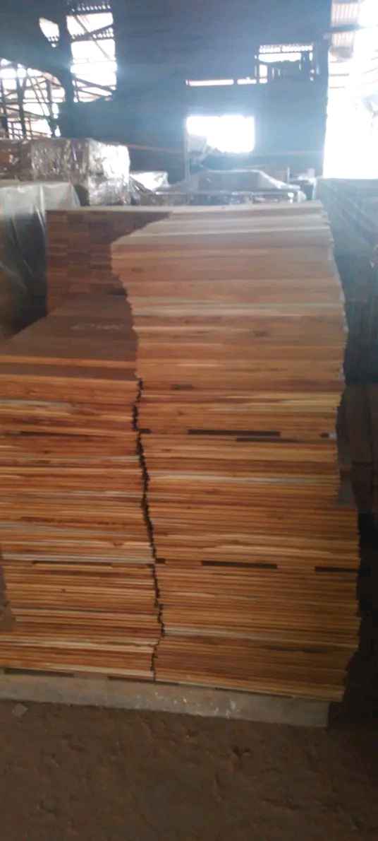 Decking Kayu Solid